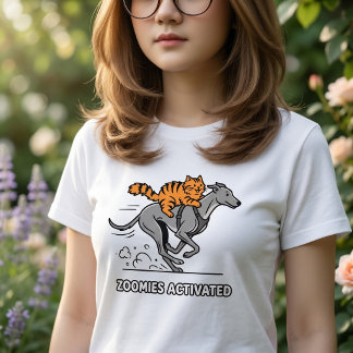 Camiseta Triblenda Gato con Zoomies Activados Montando un Perro