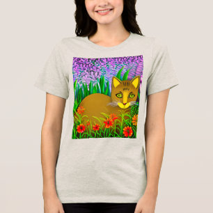 Camiseta Triblenda Gato de ojos verdes en un jardín de flores