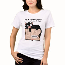 Gato gracioso en un libro con cita sarcástica