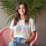 Camiseta Triblenda Grad Colorful Rainbow Class 2022 Modern Graduate<br><div class="desc">Modern and stylish grad class of 2022 t-shirt. Design features "Grad" repeating design in colorful rainbow colors. Personalize with graduate year and grad's name. A fun gift for the grad. Design by Moodthology Papery.</div>