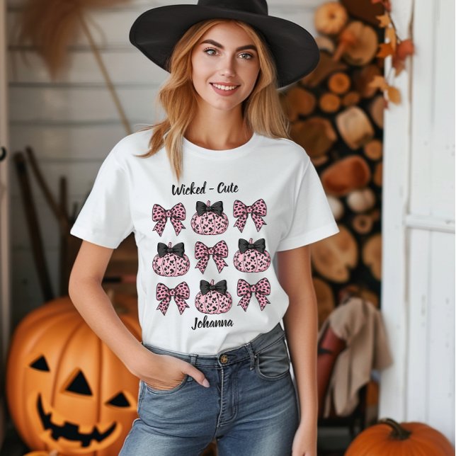 Camiseta Triblenda Halloween / Calabazas de otoño y arcos de coqueta  (Halloween / Autumn Pumpkins and bows pink Coquette Tri-Blend Shirt)