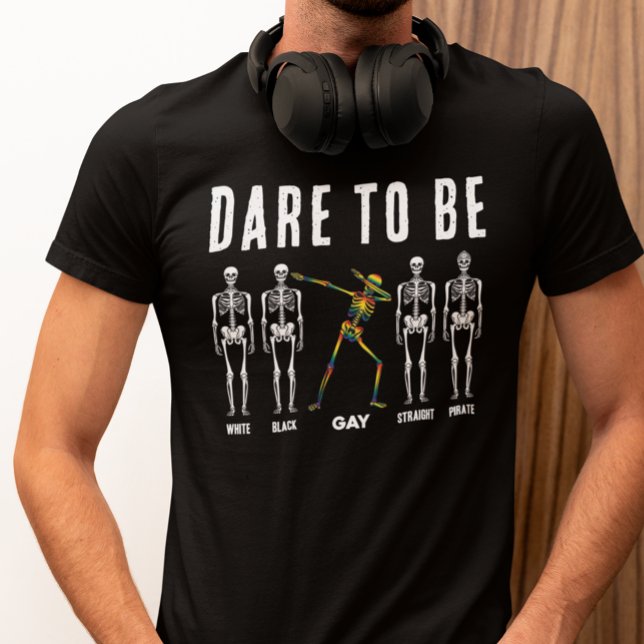 Camiseta Triblenda Halloween Rainbow Skeleton Dab se atreve a jugar (Halloween Skeletons Dare to be Gay Colorful Black T-Shirt)