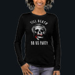 Camiseta Triblenda Hasta La Muerte, Fiesta Skull Bachelorette<br><div class="desc">Ya sea que te encanten los esqueletos aterradores, o algo intermedio, este cráneo con la mordaza roja está listo para aumentar tu volumen de estilo. Roba el espectáculo en este diseño de calavera adorable con lápiz labial para añadir un acento rockino a tu fiesta de soltera con tus bestias todo...</div>