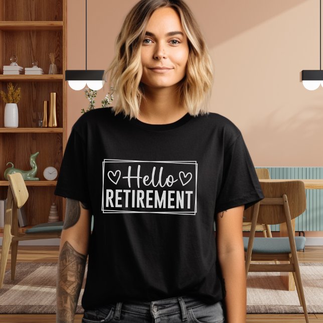 Camiseta Triblenda Hello Retirement for Women – Modern Typography  (Subido por el creador)