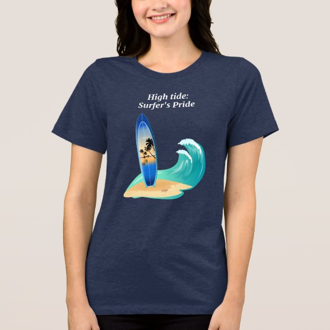 Camiseta Triblenda "High Tide: Surfer's Pride" aventura en la playa d (Anverso)