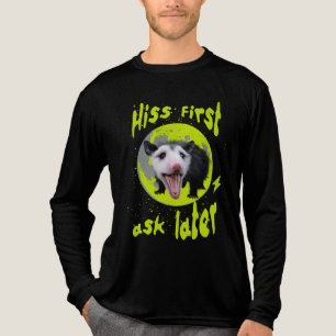 Camiseta Triblenda Hiss First Ask Later Divertido Humor de Zarigüeya 