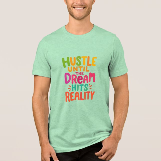 Camiseta Triblenda Hustle Until the Dream Hits Reality – Motivational (Anverso)