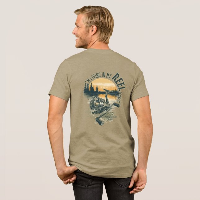 Camiseta Triblenda I’m Living in My | Funny Fisherman Gift | Outdoor  (Detrás Completo)