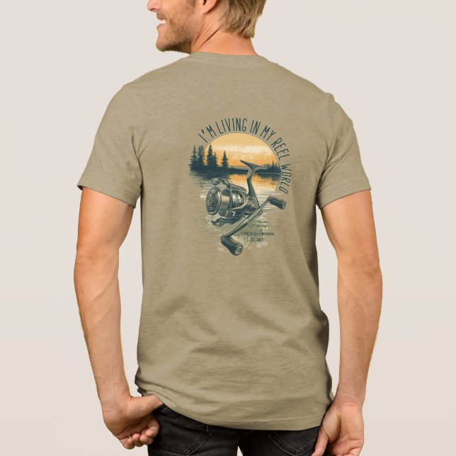 Camiseta Triblenda I’m Living in My Reel World | Fishing lake  (Reverso )