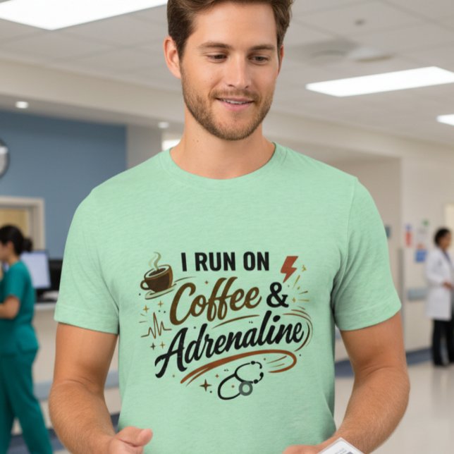 Camiseta Triblenda I Run on Coffee & Adrenaline Men’s Nurse T-Shirt (Subido por el creador)