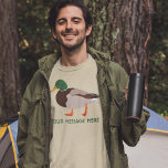 Camiseta Triblenda Ilustracion realista Mallard Duck personalizado<br><div class="desc">Añade tu propio mensaje para crear cuadros gráficos personalizados que sean perfectos para los amantes de las aves. Añade un nombre, un nombre de lugar o tu propio lema de diversión para crear una camiseta que sea tu única. Esta camiseta presenta un ilustracion de estilo realista de un pato macho...</div>