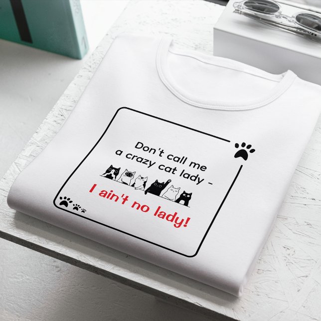 Camiseta Triblenda Irreverent Humor Sassy Cat Lady  (Folded I ain't no lady sassy tshirt)