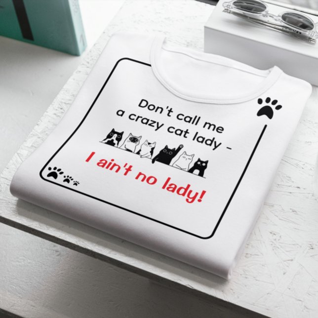 Camiseta Triblenda Irreverent Humor Sassy Cat Lady  (I ain't no lady folded Tshirt)