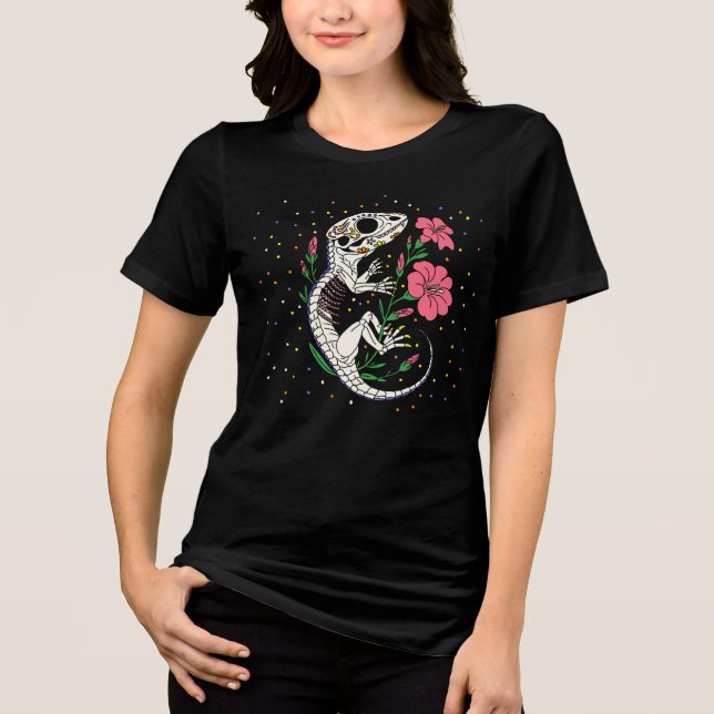 Camiseta Triblenda July's Larkspur & Lizard Skeleton (Anverso)