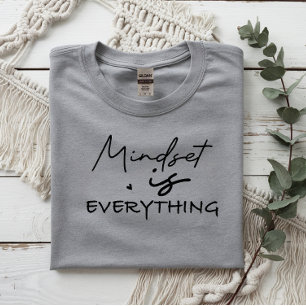 Camiseta Triblenda La mentalidad lo es todo, diseño tipográfico negro