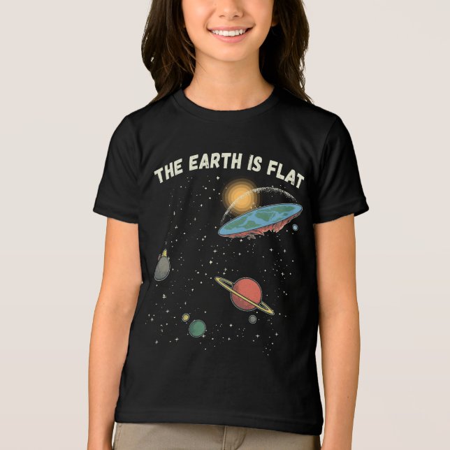 Camiseta Triblenda La Tierra Es Una Teoría Llanamente Humorística (Anverso)