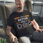 Camiseta Triblenda La vida es mejor con un perro gris y blanco modern<br><div class="desc">Diseño tipográfico moderno blanco y naranja - la vida es mejor con un perro - diseño lindo para los amantes del perro.</div>