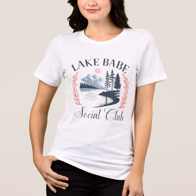 Camiseta Triblenda Lake Babe Social Club – Fun Summer for Lake Lovers (Anverso)