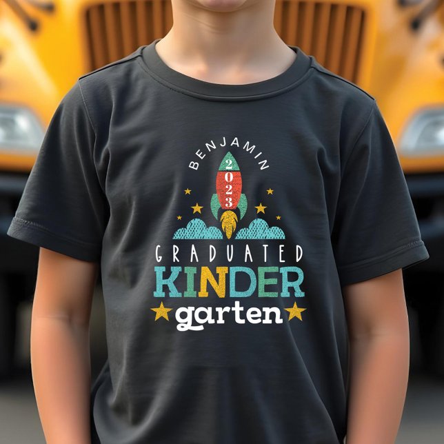 Camiseta Triblenda Lanzamiento de cohete Graduado Kindergarten 2022 (Blast Off Graduated Kindergarten 2023 Rocket Ship Tri-Blend Shirt)