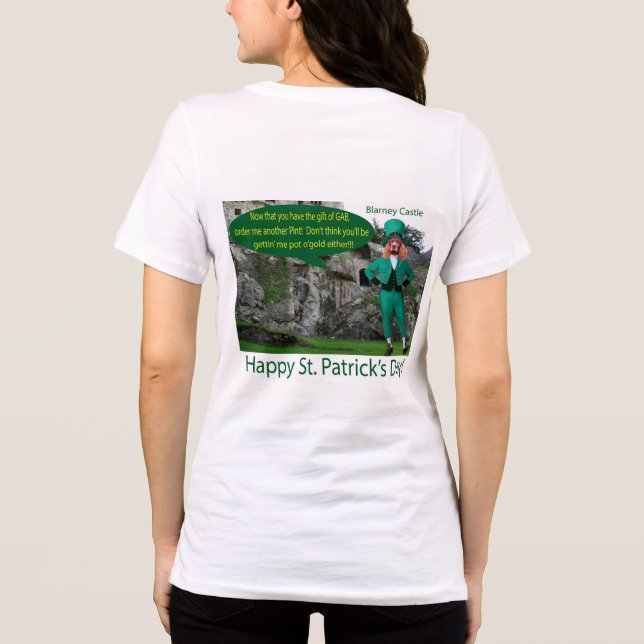 Camiseta Triblenda las mujeres tienen tee. Feliz Día de San Patricio. (Reverso )