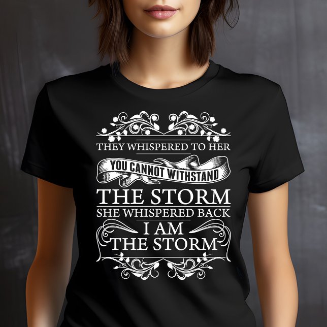 Camiseta Triblenda Le Susurraron Que Susurraba Que Yo Soy La Tormenta (Subido por el creador)