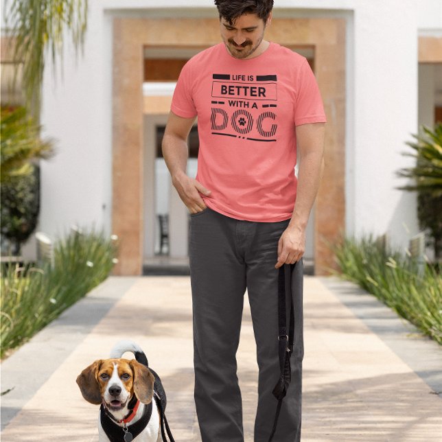 Camiseta Triblenda Life is better with a dog modern in black (Subido por el creador)