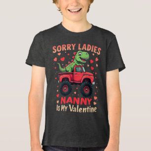 Camiseta Triblenda Lo siento señoras la niñera es mi San Valentín
