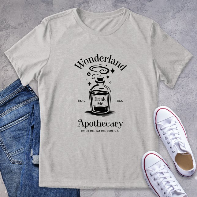 Camiseta Triblenda Logo Apothecary de Wonderland Bookish Graphic (Subido por el creador)
