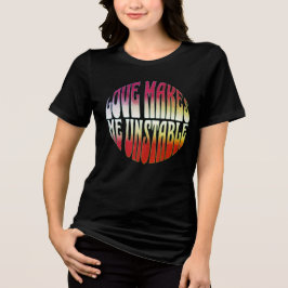 Camiseta Triblenda Love Makes Me Unstable – Warped Typography Design