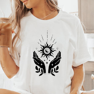 Camiseta Triblenda Manos Boho Sol y Luna Celestiales