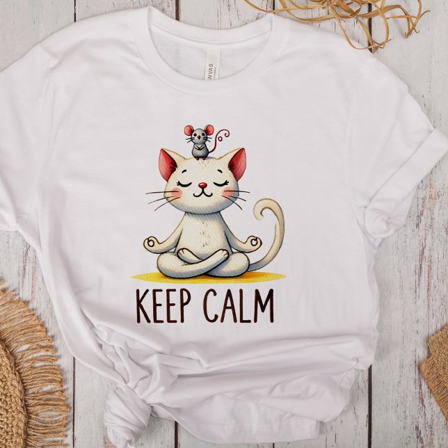 Camiseta Triblenda "Mantén la calma" Graciosos Amantes Del Gato ("Keep Calm" Funny Cat Lovers Tri-Blend Shirt on a desk with boho decoration)