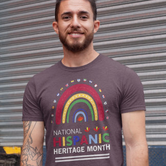 Camiseta Triblenda Mes del patrimonio hispano: arcoiris y banderas
