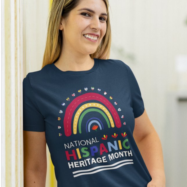 Camiseta Triblenda Mes del patrimonio hispano: arcoiris y banderas (Subido por el creador)
