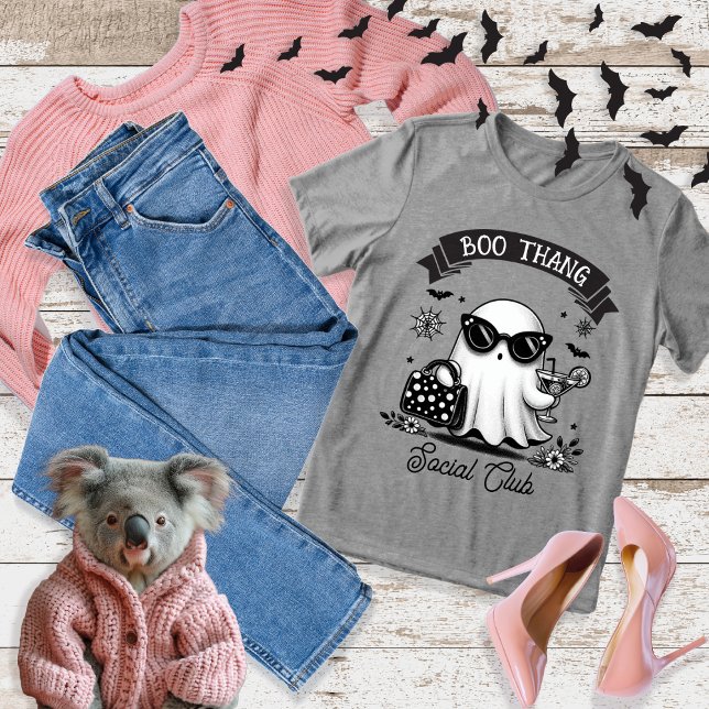 Camiseta Triblenda Moda Halloween Fantasma Boo Thang Club Social (Chic Halloween Ghost in Sunglasses "Boo Thang Social Club" Tri Blend Shirt)