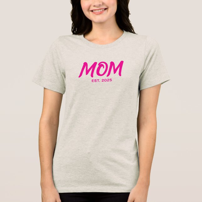 Camiseta Triblenda Modern Pink Script Established Mom  (Anverso)