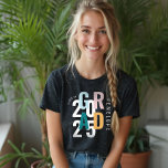 Camiseta Triblenda Moderna Clase Mínima de Tipografía Grad de 2022 Gr<br><div class="desc">Diseño moderno y atrevido de tipografía de moda que organiza de manera única las palabras "GRAD" y "2022" para crear esta elegante clase tipográfica de diseño de camisetas de 2022. Personalizar con el nombre del graduado y el año. Nota: los colores se pueden cambiar fácilmente para adaptarlos a sus preferencias...</div>