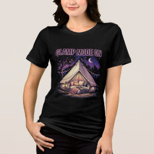 Camiseta Triblenda Modo Glamp Activado Escena Nocturna de Camping de 