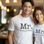 Camiseta Triblenda Monograma del Sr. Vintage Black Personalized Boda<br><div class="desc">Camisa de apellido personalizado para Mr. o Future Mr. Presenta un texto de estilo de máquina de escribir de color negro con acento rojo cardíaco. Visita nuestra tienda para ver la camiseta de la Sra. que hacen un regalo único de boda, y perfecto para usar en la luna de miel!...</div>