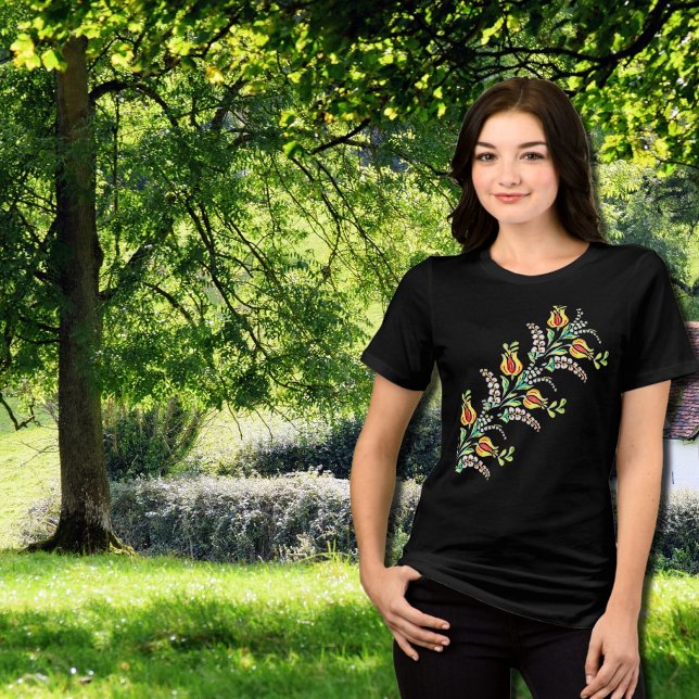 Camiseta Triblenda motivos florales amarillos en Hungría (Subido por el creador)
