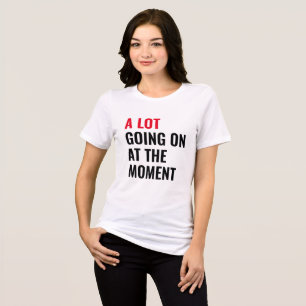 Camiseta Triblenda Mucho Pasando En Este Momento Frase Divertida Conc
