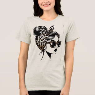 Camiseta Triblenda Mujer con Moño Despeinado y Pañuelo de Estampado d