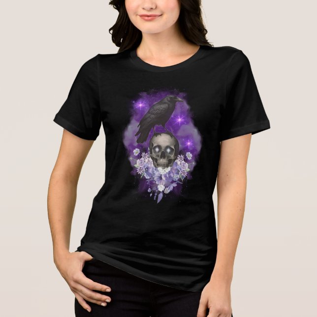 Camiseta Triblenda Mystic Raven & Skull – Gothic Celestial Elegance (Anverso)