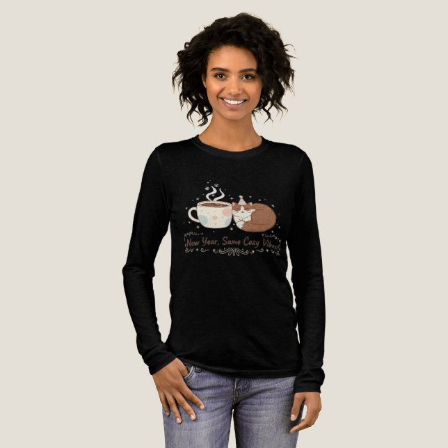 Camiseta Triblenda New Year Same Cozy Vibes Cat Coffee Cup T-Shirt (Anverso Completo)