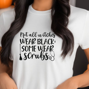 Camiseta Triblenda No todas las brujas usan enfermeras de Halloween n