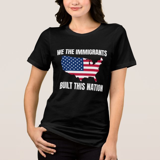 Camiseta Triblenda Nosotros Los Inmigrantes Construimos Esta Nación (Anverso)