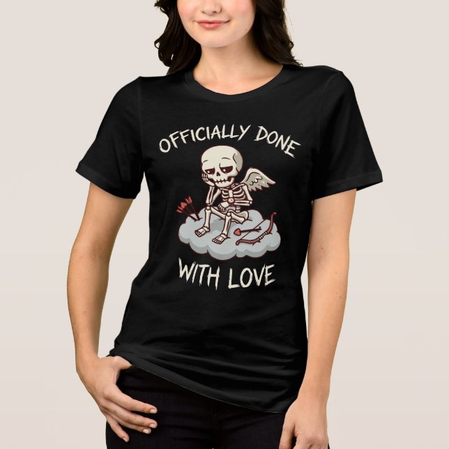 Camiseta Triblenda Officially Done With Love Skeleton Cupid Design (Anverso)