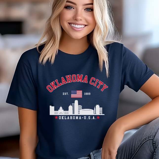 Camiseta Triblenda Oklahoma City Skyline with American Flag  (Subido por el creador)