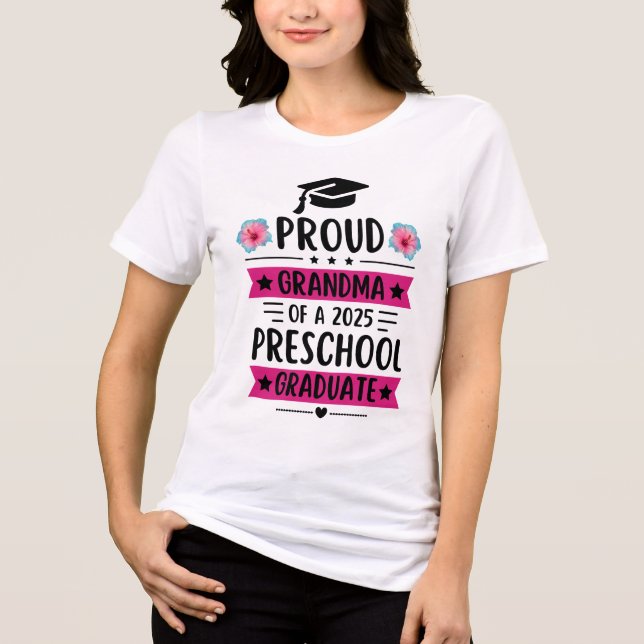 Camiseta Triblenda Orgullosa Clase de Abuela de 2025 Graduada de Pree (Anverso)