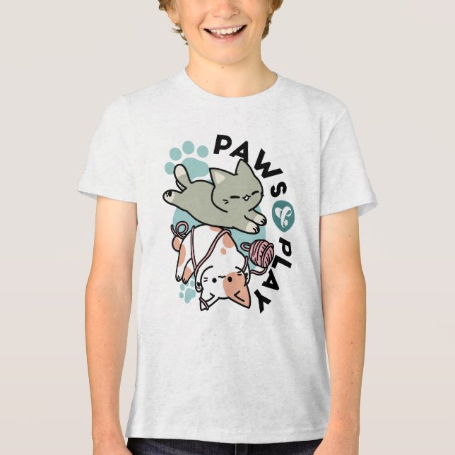 Camiseta Triblenda Paws and Play – Adorable Cat Illustration (Anverso)