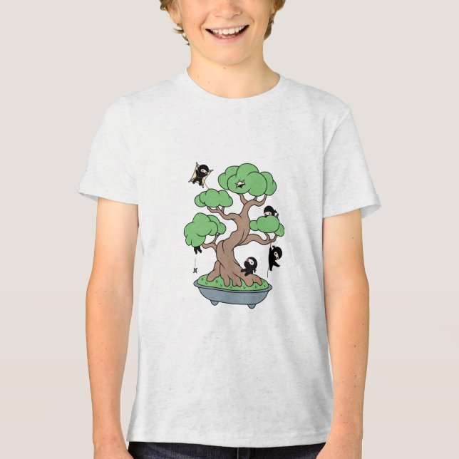 Camiseta Triblenda Pequeños Ninjas en el árbol Bonsai (Anverso)